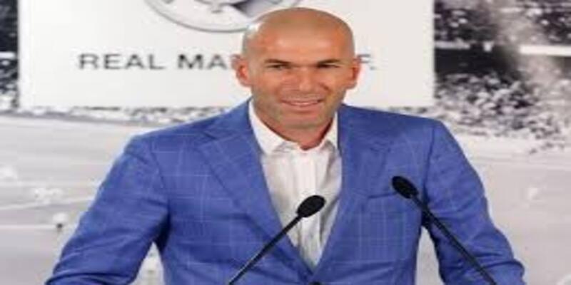 Huấn luyện viên Zinédine Zidane