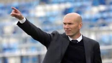 Huấn luyện viên Zinédine Zidane