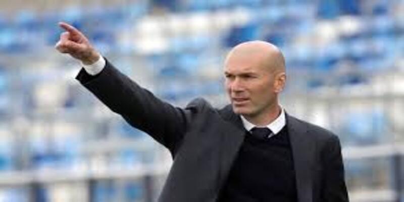 Huấn luyện viên Zinédine Zidane