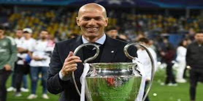 Huấn luyện viên Zinédine Zidane